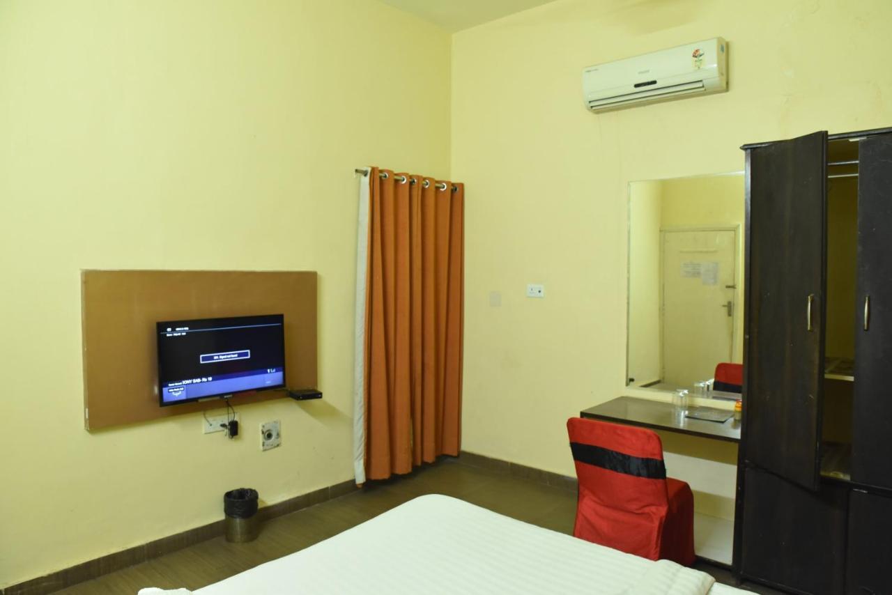 Hotel C-9 Jaipur Eksteriør bilde